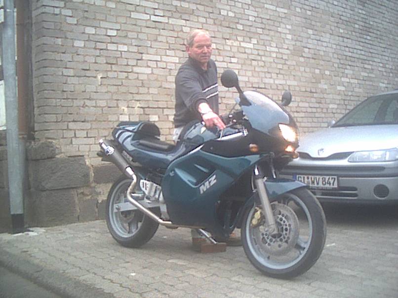 mz_willi_april04_5.jpg (67879 bytes)